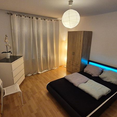 Schoene 3 Schlafzimmer Wohnung Mit 4 Dopplbetten Berlijn Buitenkant foto