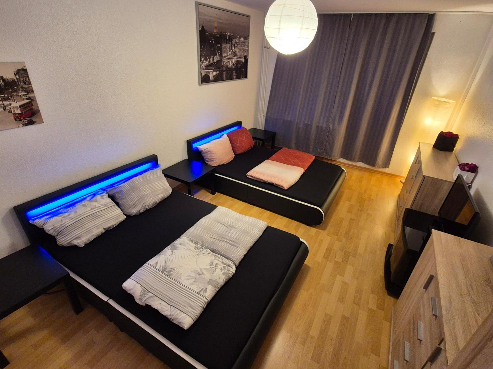 Schoene 3 Schlafzimmer Wohnung Mit 4 Dopplbetten Berlijn Buitenkant foto